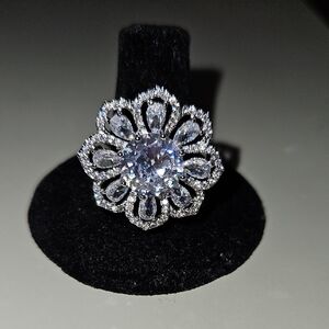 Elegant Silver Floral Ring